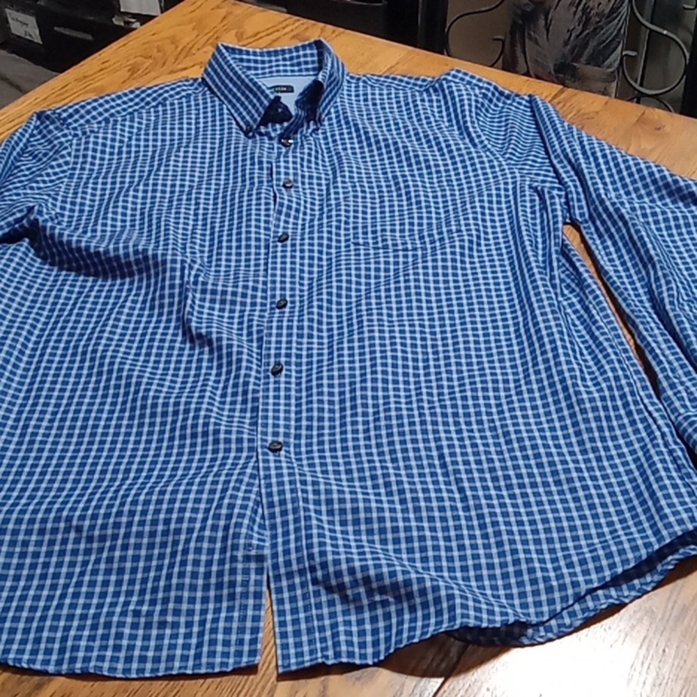 VAN HEUSEN Mens Dress Shirt LARGE Long Sleeves Button Blue